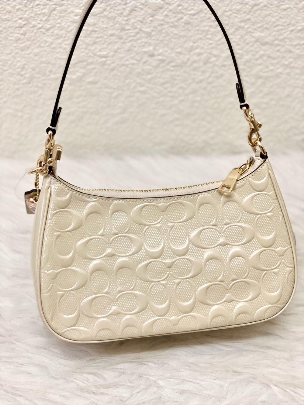 NWT Coach Teri Shoulder Bag In Signature Leather With Heart Charm in Chalk CDA98 - Picture 8 of 12